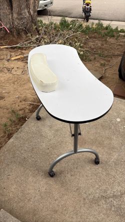 Nail salon table