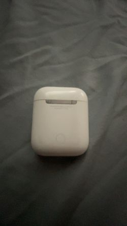 airpod gen 2 case and right airpod
