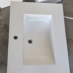 Eridanus
Dayton 31 in. W x 22 in. D Vitreous China Vanity Top in White with Single Faucet Hole (Sink Only)
