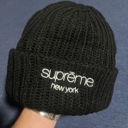 Supreme Classic Logo Beanie New York 2023