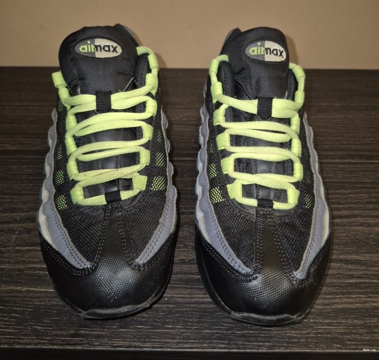 Nike Air Max 95 - (Sz 7y)