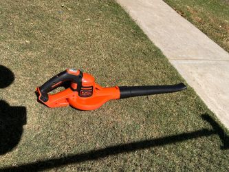 Compra en BLACK+DECKER
Soplador de hojas eléctrico portátil con cable de 7 amperios, 180 mph, 220 CFM (herramienta individual)
