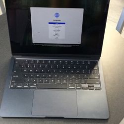 MacBook Air M2 13 Inch