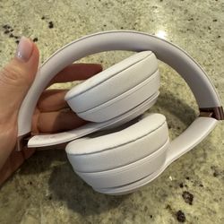 Beats Solo 4 Headphones Pink