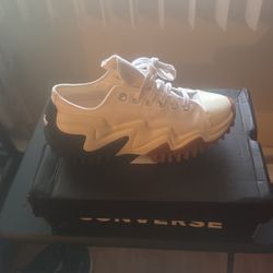 Woman Converse Size 6.5