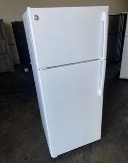 GE Top Freezer Fridge – White, Clean Interior, 19 cu ft
