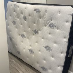 Beautyrest Silver Queen Size Mattress