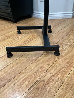Tv stand / can hold up to 65in