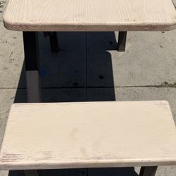 PICNIC TABLE REALLY COOL LOOKING SEATS 1 Person on Each Side Can Be Painted If You Want To Change Color LIGHT WEIGHT CAN BE MOVED BY 1 Person Pool 