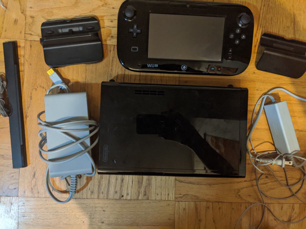 Nintendo WII U WUP-101(02) Black 32GB with accessories