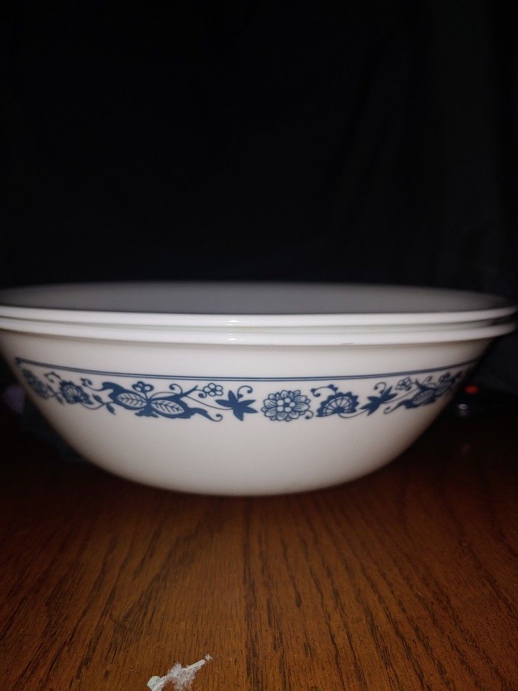 2 Corelle Old Towne 2 quart serving bowls