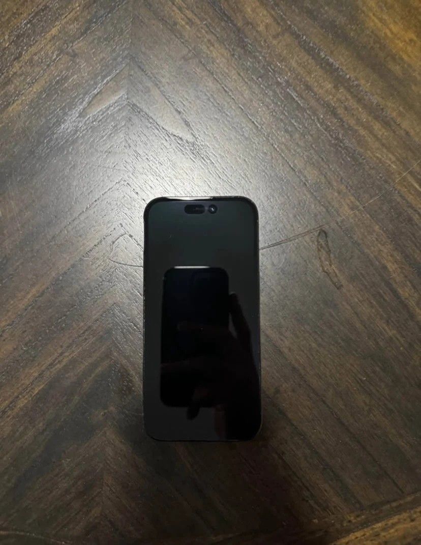 Like New UNLOCKED IPhone 14 Pro 512GB