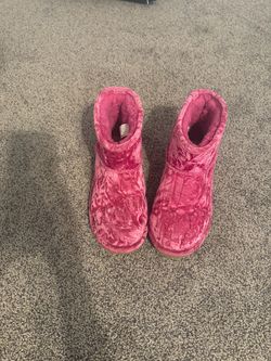 Size 6 Ugg Pink Velvet Short Boots