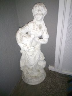 Beautiful Yard Statue 