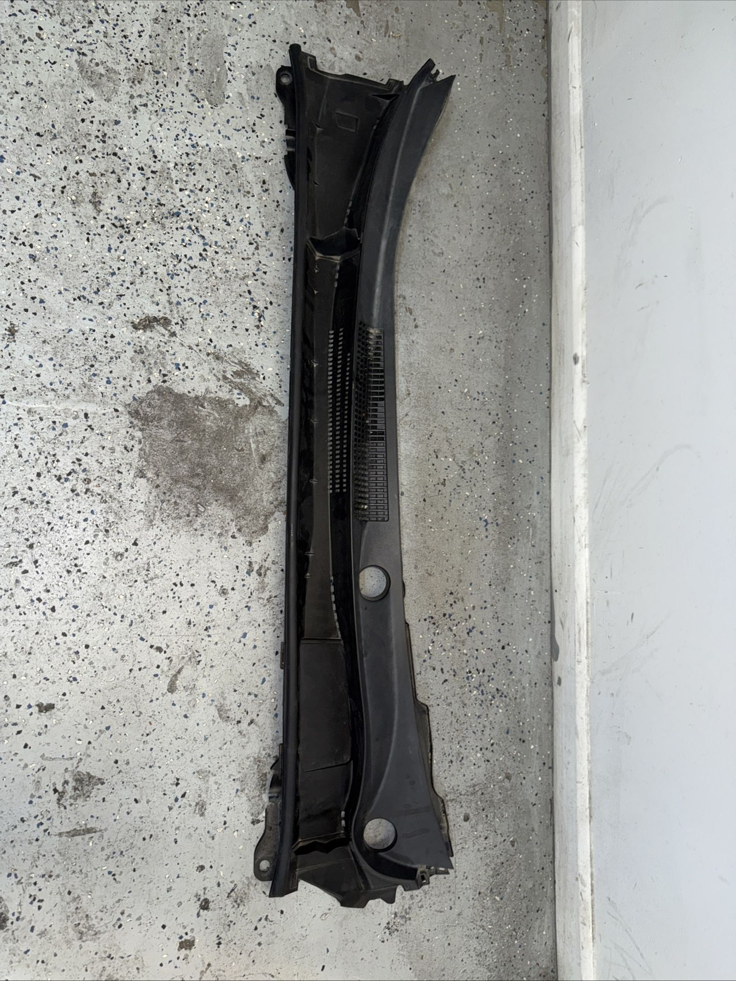 2020 - 2022 TOYOTA COROLLA FRONT WINDSHIELD COWL VENT COVER PANEL OEM (contact info removed)730