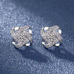 Chic Flower Shaped Moissanite Ear-studs