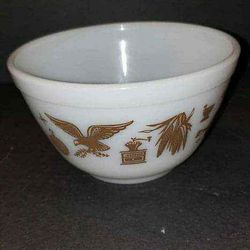 Vintage PYREX Nesting Mixing Bowl 1 1/2 Qt - EARLY AMERICANA PATTERN