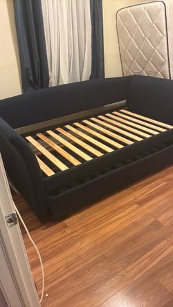 Truffle/Daybed with pull out bottom bunk (wheels attached).