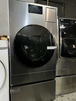Samsung (5.3 cu.ft.) Bespoke Al laundry ventless 110v combo All-in-one Ultra capacity washer capacity washer and dryer-pedestal included.