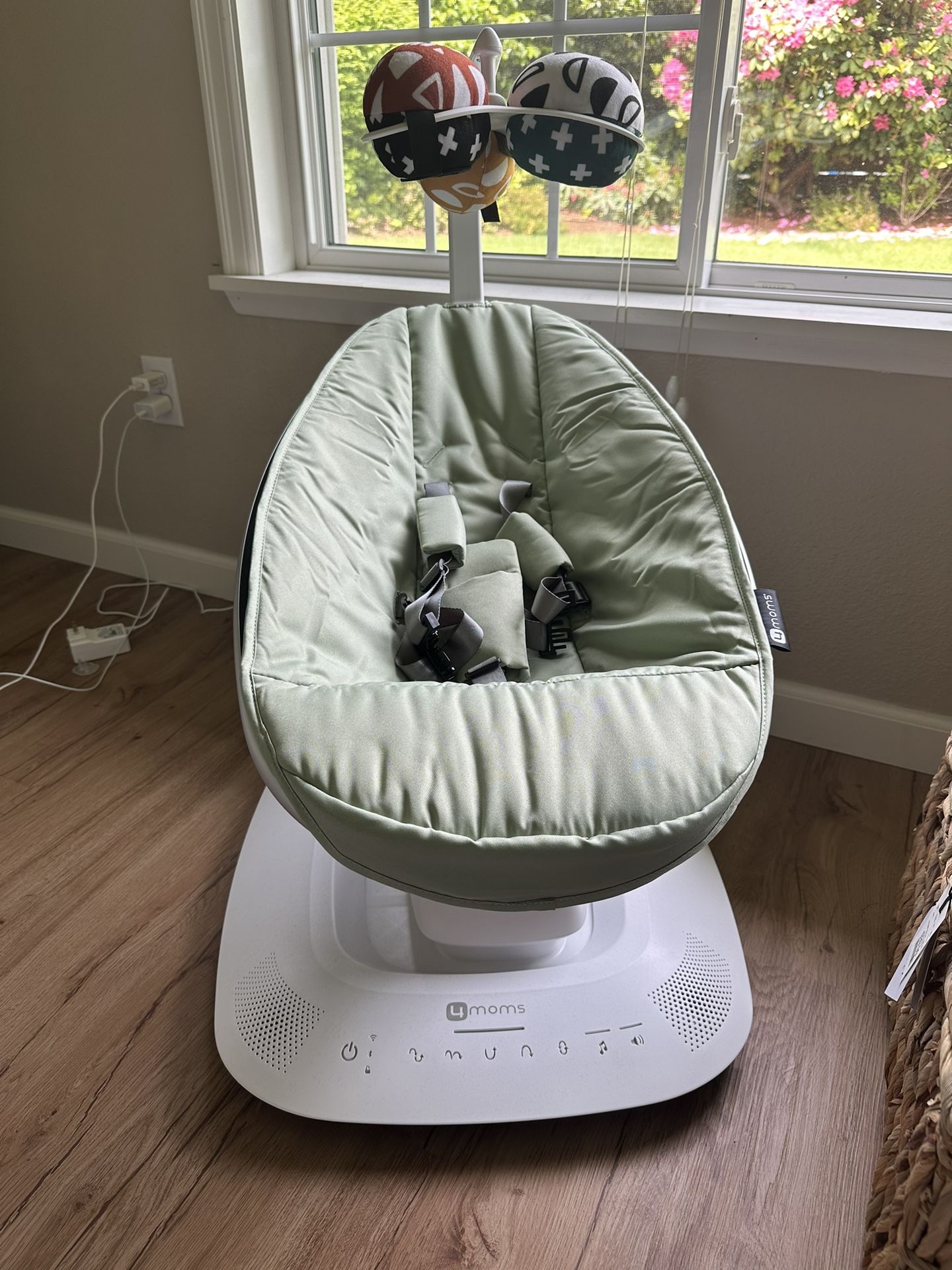 Mamaroo Swing (Practically New) 