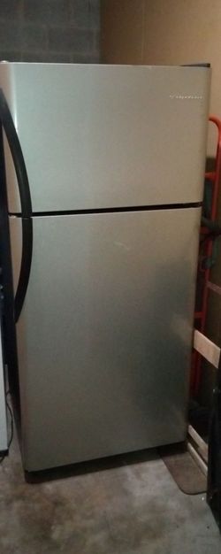 Refrigerator top freezer
