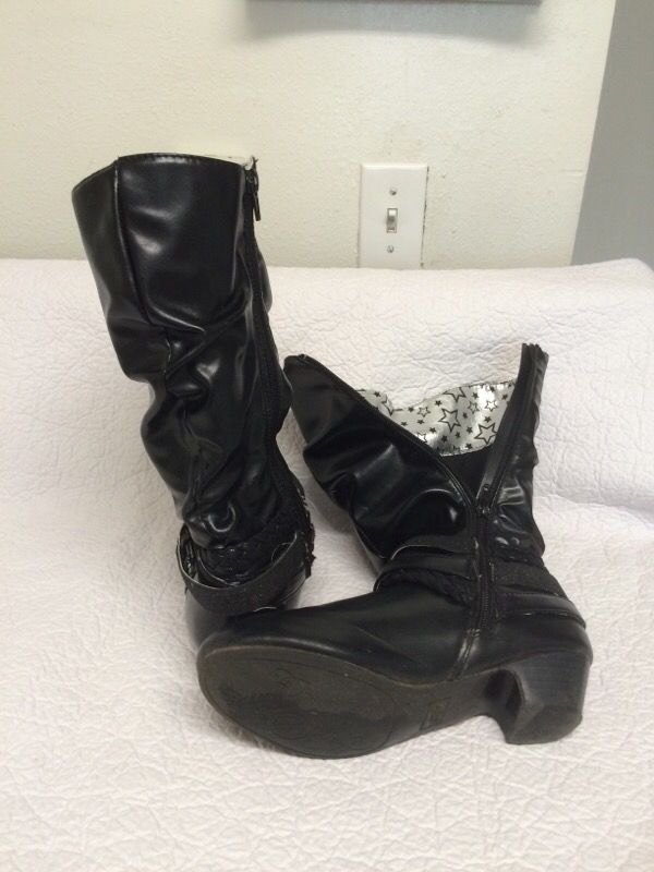 Boot for girls excellent condition Size 5 like new