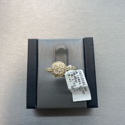 18kt Gold & Diamond Ladies Ring Available On Special Sale 