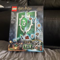 Harry Potter Slathering House Banner Lego $30
