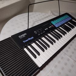 Party Kit. Music Keyboard And 3 Strobe Lights