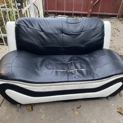 FREE/ GRATIS COUCH