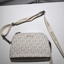 Micheal Kors Crossbody Bag