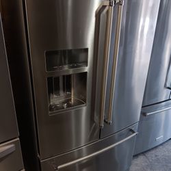 Regrigerator Kitchenaid Like New