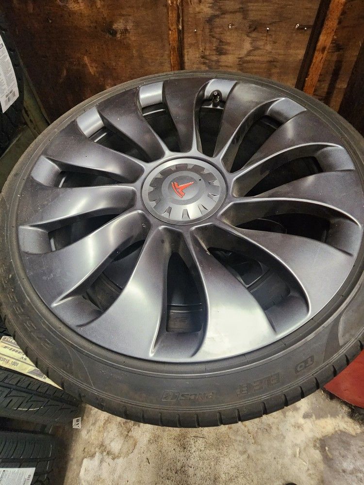 275/35/21 & 255/35/21 Tesla Rims