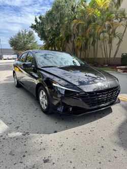 2023 HYUNDAI ELANTRA SE
