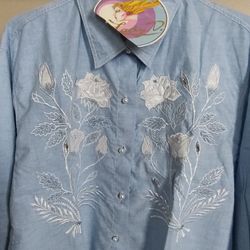 Ladies embellished Shirt- NWT-size Medium-Lady D Brand