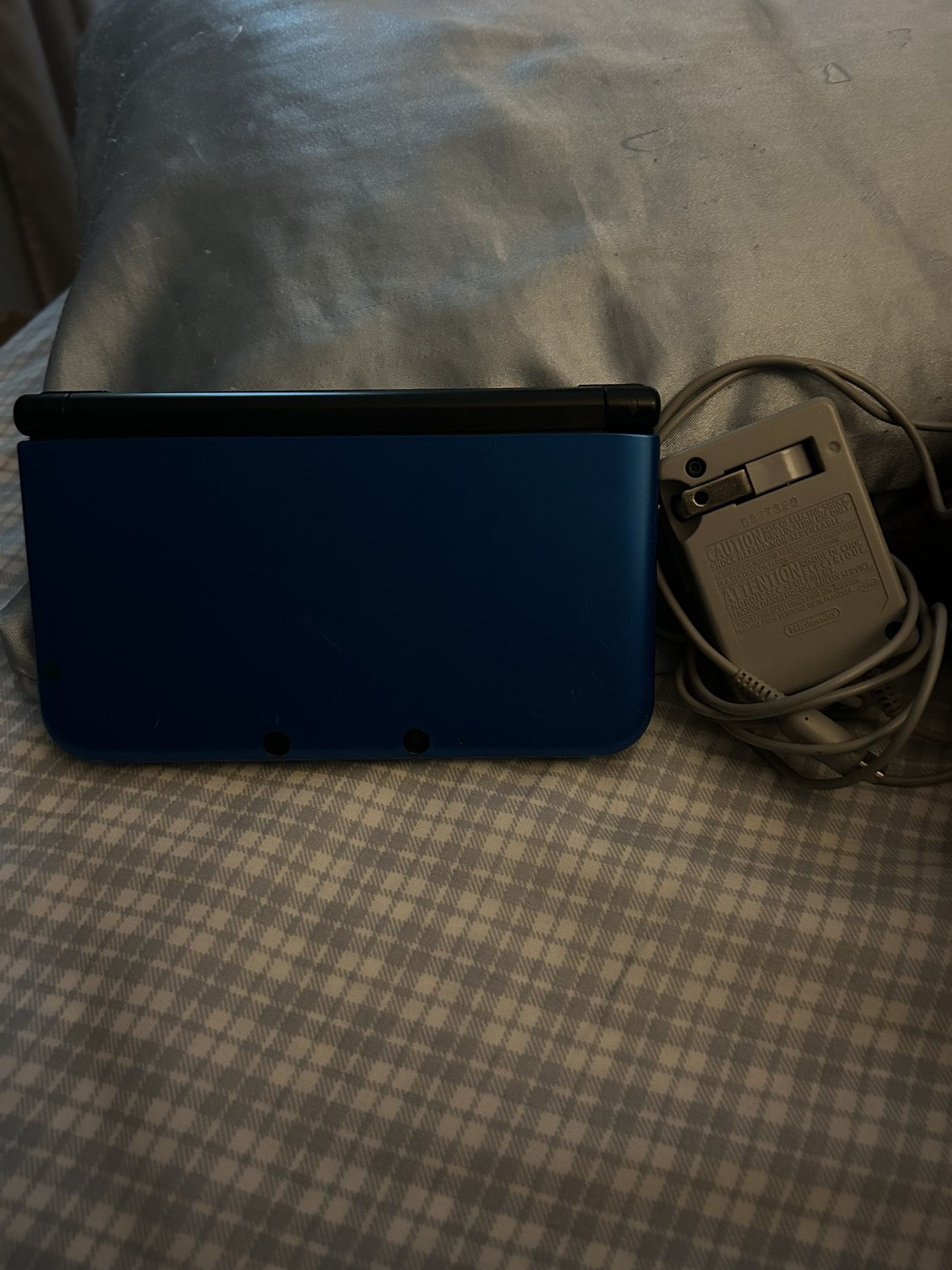 Blue Nintendo 3DS xl