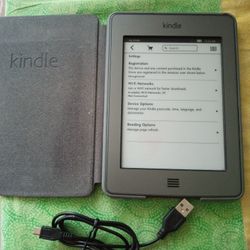 AMAZON KINDLE E-READERS WI-FI 6" INCH WITH CASE