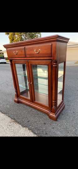 Thomasville light up cabinet hutch display buffet sideboard