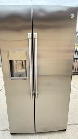 REFRIGERATOR GE COUNTER DEEP STAINLESS STEEL