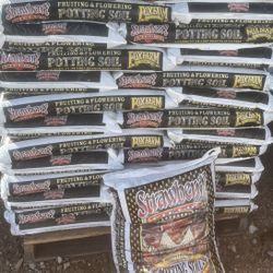 FoxFarm Strawberry Fields Potting Soil 1.5 Cu Ft 