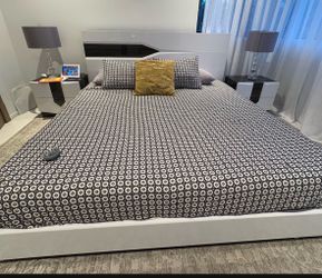 Modani bedroom set with NEW MATTRESS