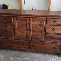 Dresser/Buffet/Console 