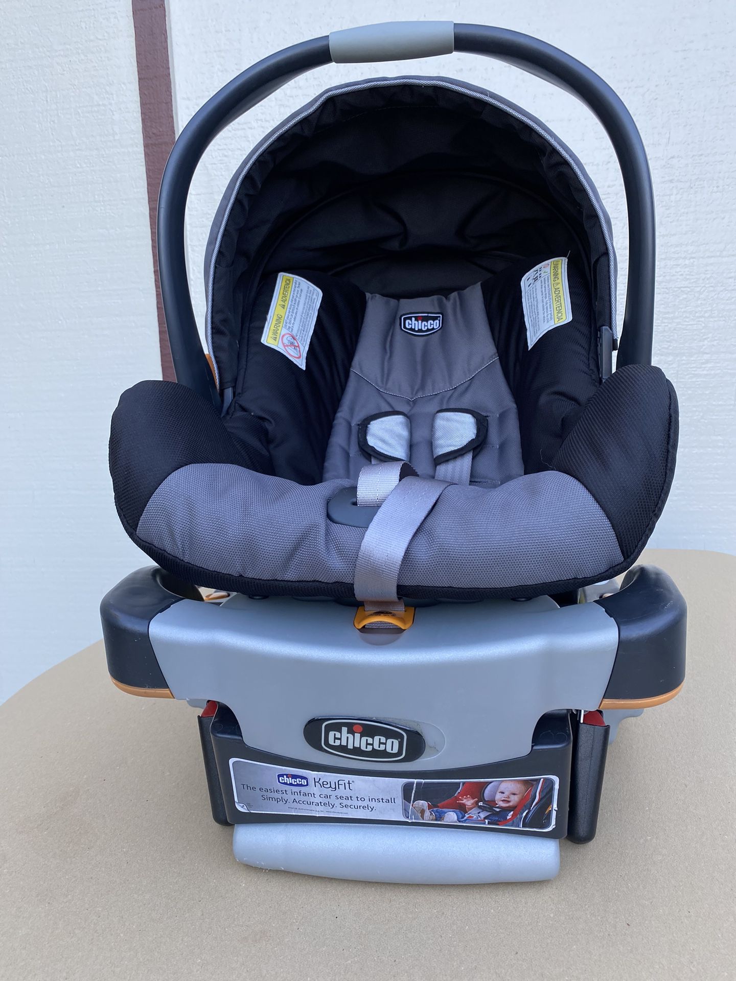 Chicco Keyfit 30 2 Pieces Detachable Infant Car Seat