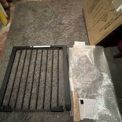 Brand new auto close safety gate 