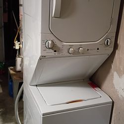 GE Electric Stackable Washer/Dryer Combo