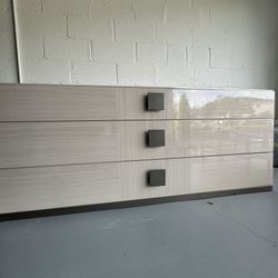 Mont Blanc Grey Dresser