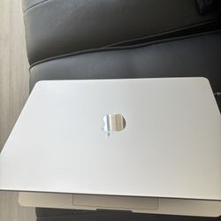 Apple MacBook Air M3 2024