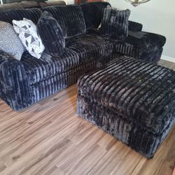 OM• $38 Initial • Brand New Midnight Madness Sectional With Chaise 