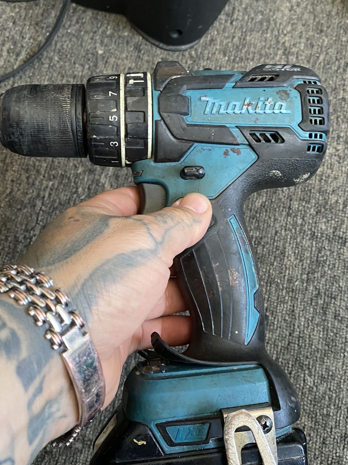 On sale makita drill 1/2(13mm) BL motor 2 speeds comes whit battery $$$70 dollars firm price