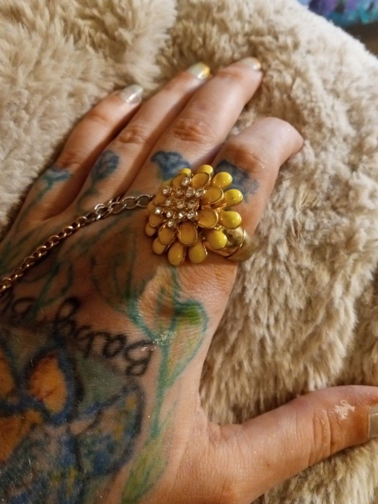 Adjustable Sz 8-10 Vintage Flower Ring